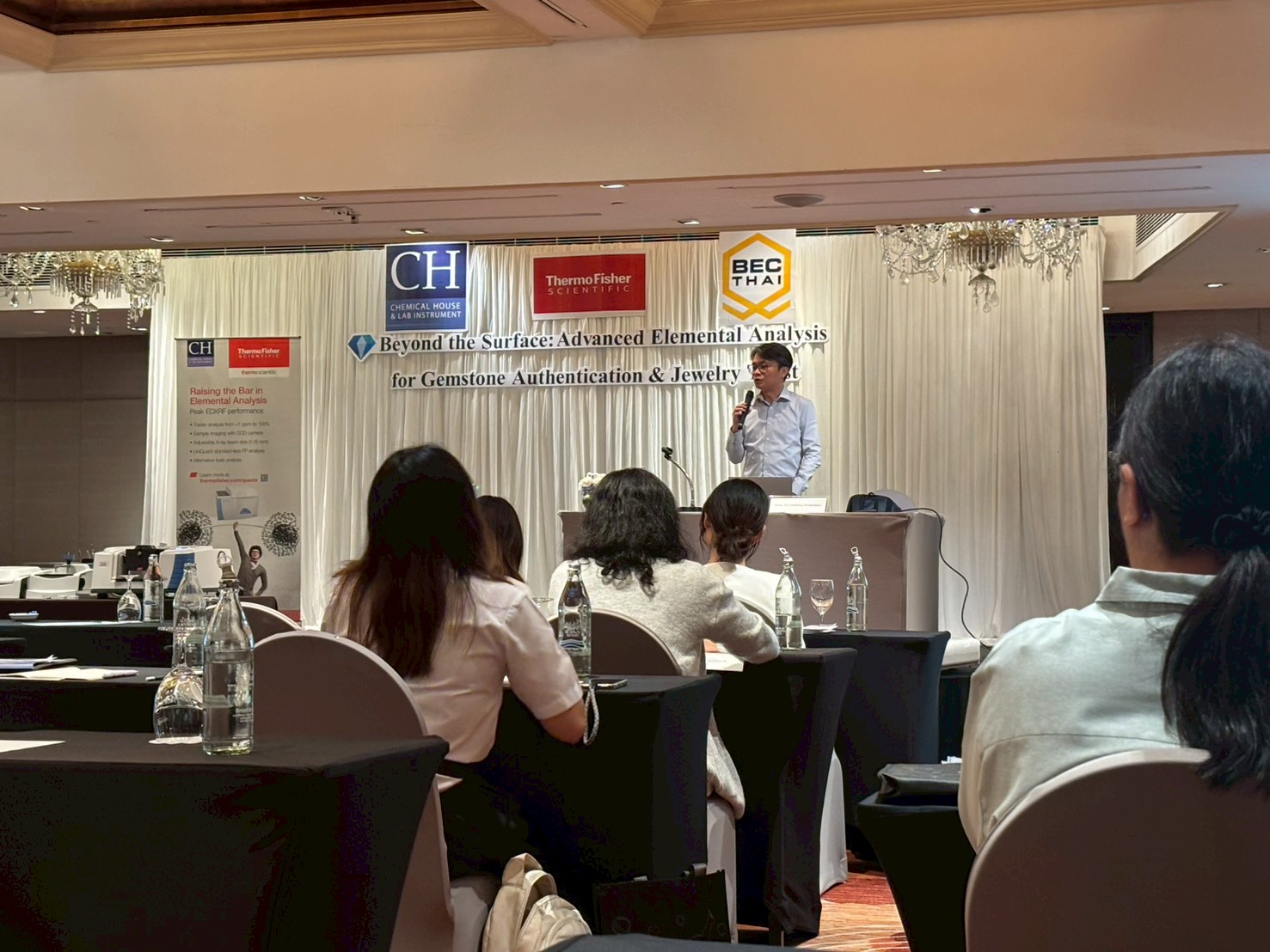 คุณ William Wong ในงานสัมมนา Beyond the Surface: Advanced Elemental Analysis for Gemstone Authentication & Jewelry Trust